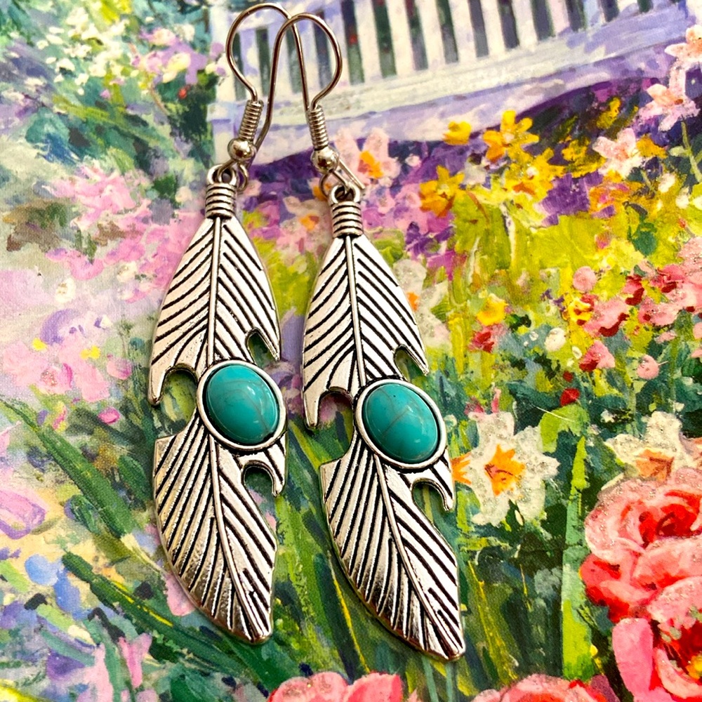 5/$10❤️❤️❤️NEW Leaf & Created Aqua Stone Zinc Alloy DANGLING EARRINGS